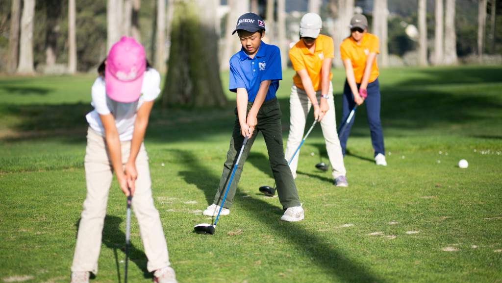 Chọn các học viện golf trẻ em có đa dạng khóa học