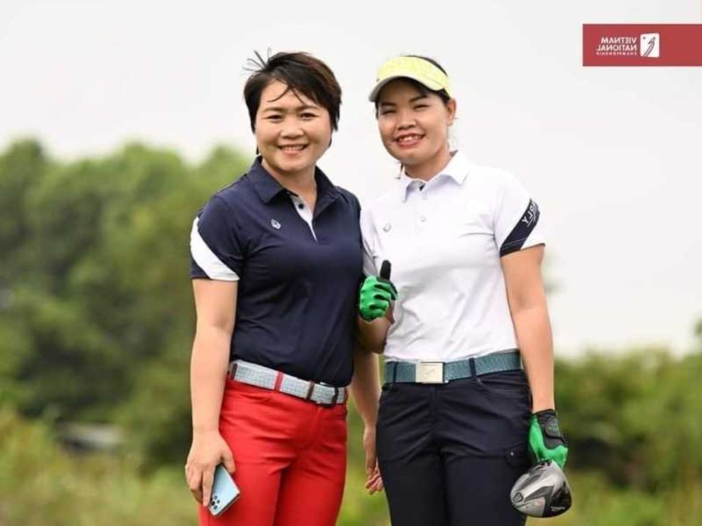 Chị Bùi Thị Thoa không ngừng nâng cao trình độ và kỹ năng dạy golf