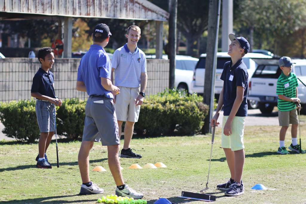 Golf dạy trẻ em kỹ năng giao tiếp và tương tác xã hội