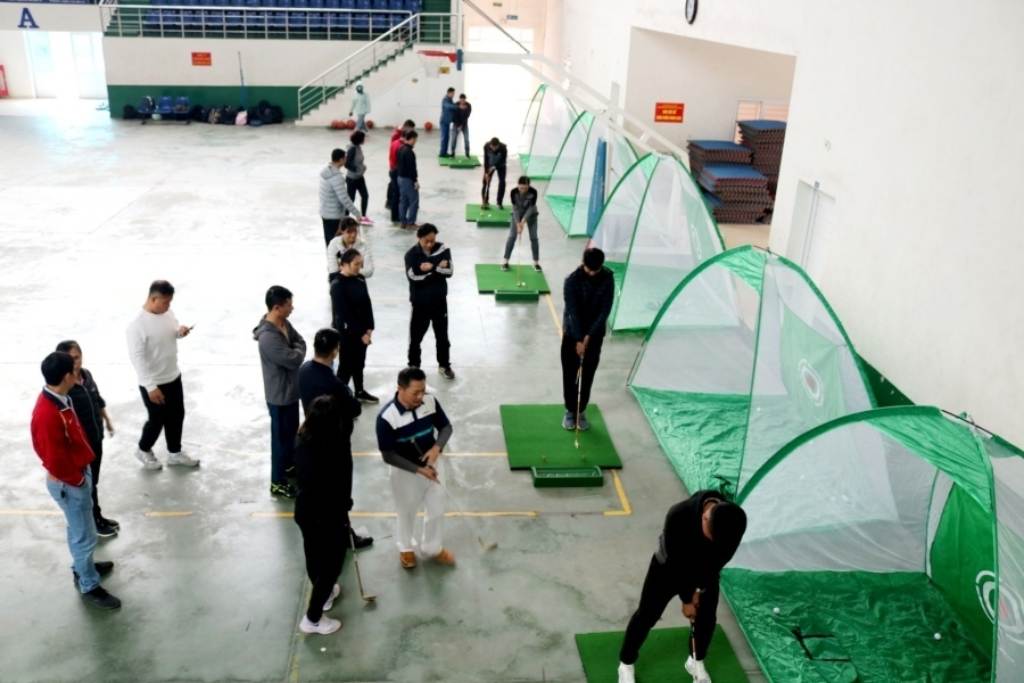 Đại học quốc gia Hà Nội là một trong các trường học dạy golf
