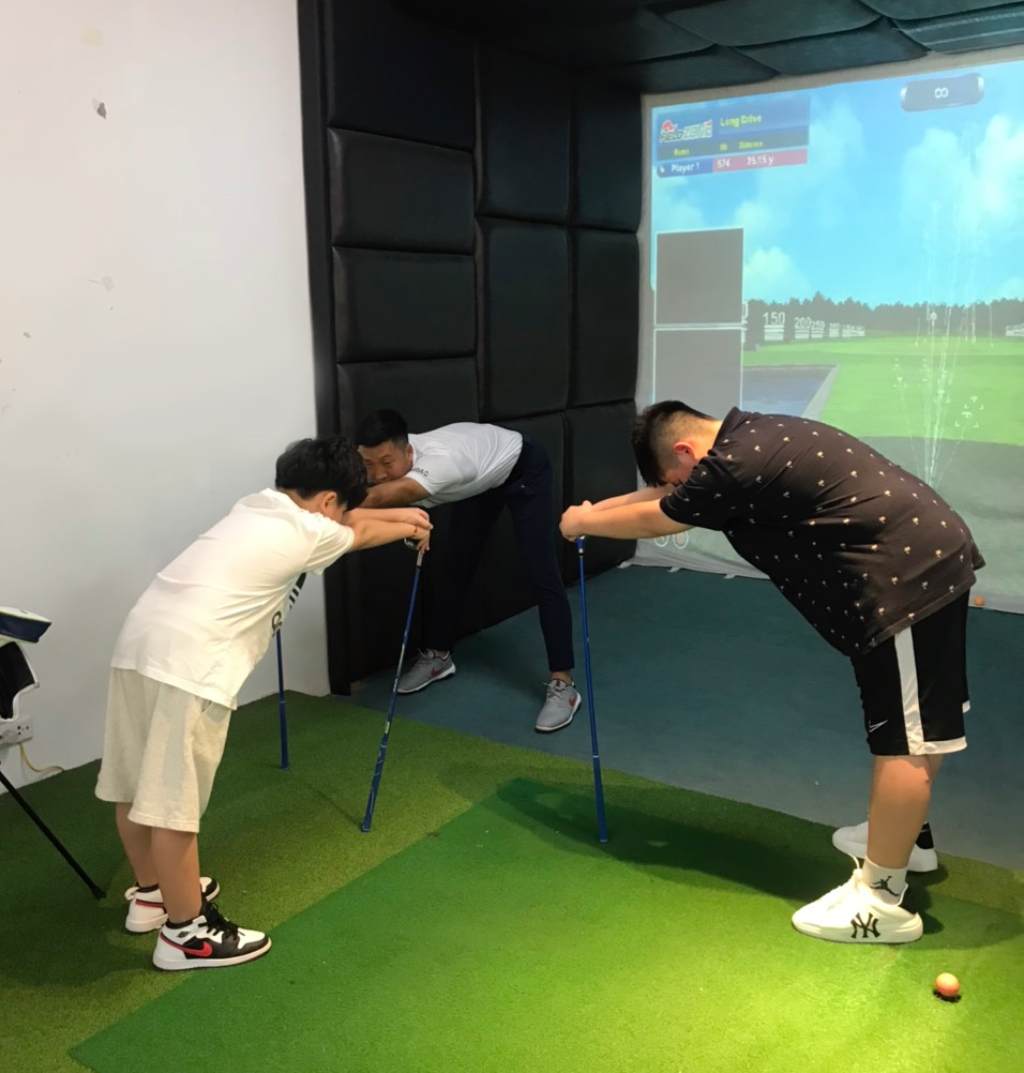 Golf giúp trẻ em rèn luyện sự kiểm soát và giảm thiểu nguy cơ chấn thương.