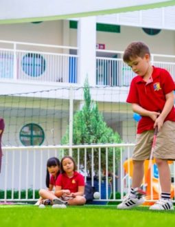 Royal School liên kết với GolfKids Việt Nam để dạy golf trẻ em
