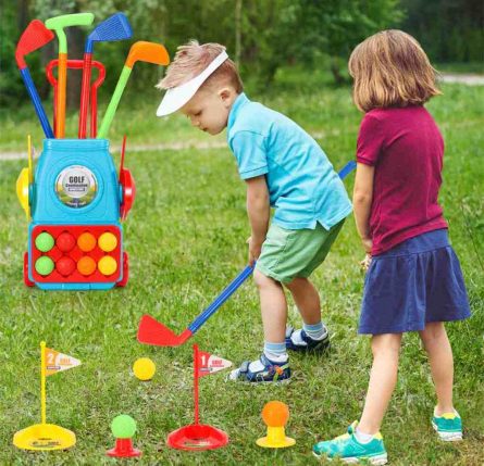 Bộ golf đồ chơi giúp bé hiểu sơ về luật và cách dùng gậy